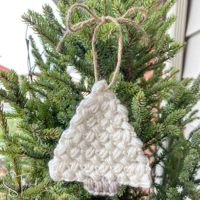 How to crochet a christmas tree ornament